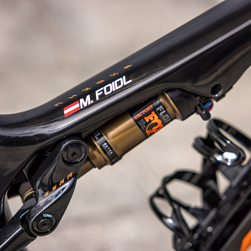 Гонка з коробки: Нові KTM Myroon та Scarp Exonic