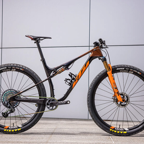Гонка з коробки: Нові KTM Myroon та Scarp Exonic